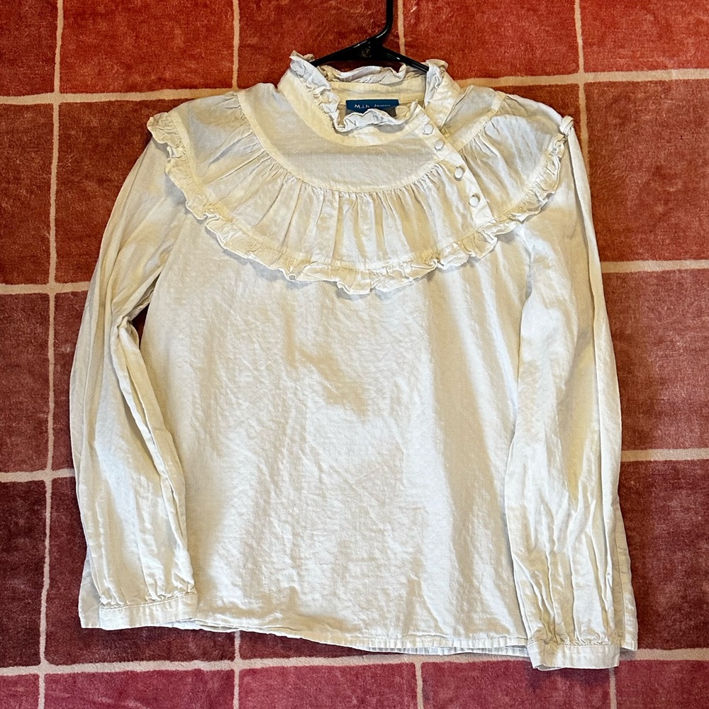 Doen inspired Elegant Cream Blouse with Ruffles